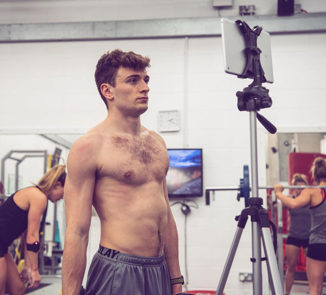 2 weeks till we jet off to South Korea for the world championships🇰🇷 • Working hard with my two weight coaches @train4success20 and @sahanahops 💪🏼 • Will be good having @train4success20 off the iPad and in the actual weights room whilst in korea